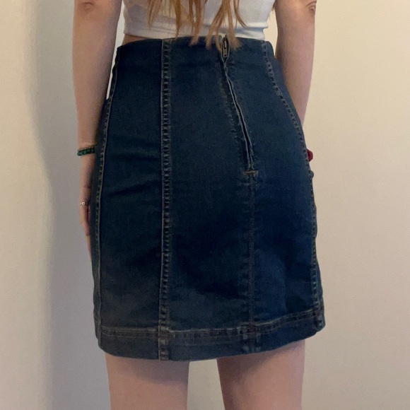 FREE PEOPLE DENIM STRETCHY MINI PENCIL SKIRT SIZE 0 / SMALL NAVY BLUE - Picture 3 of 4